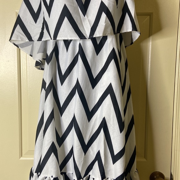 Eien One Shoulder Black and White Maxi - Picture 4 of 7